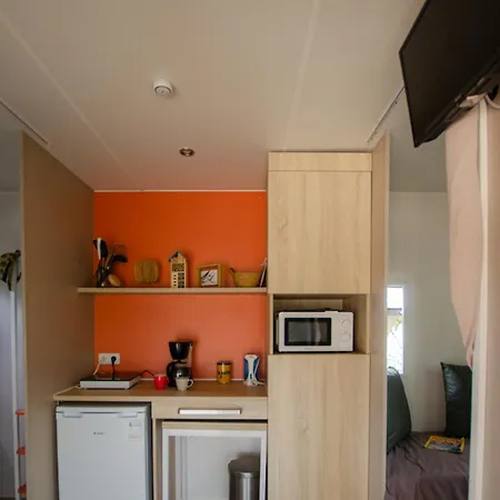 Les Jardins D Agathe مكان تخييم