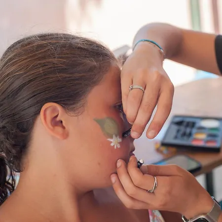 Les Jardins D Agathe مكان تخييم